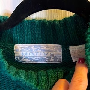 Vintage Cable Knit Forest Green Motive Sweater Size M. Good vintage condition.